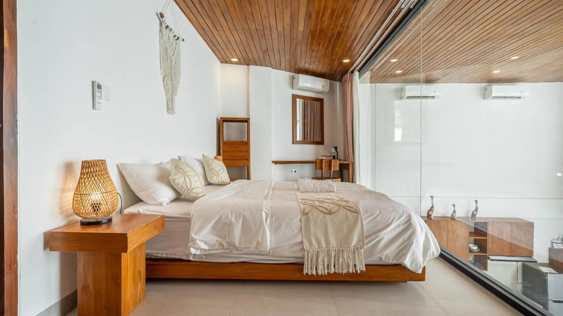 Stunning New Villa Near The Beach With A Spacious Pool Pecatu
